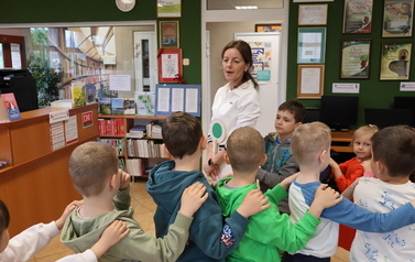 Przedszkolaki z wizytą w bibliotece 5