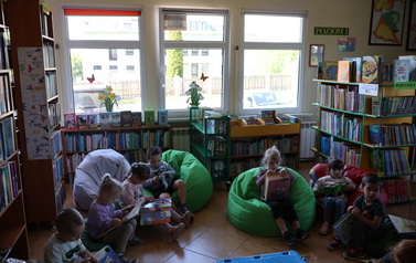 Pszcz&oacute;łki z wizytą w bibliotece 5