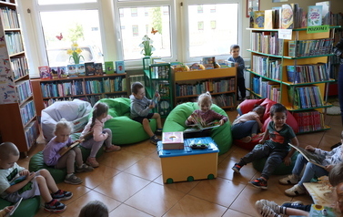 Pszcz&oacute;łki z wizytą w bibliotece 6