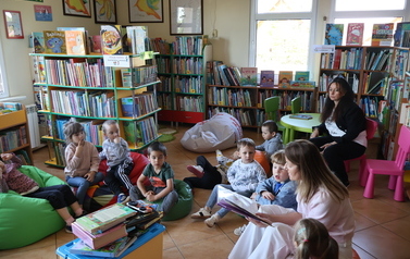 Pszcz&oacute;łki z wizytą w bibliotece 9