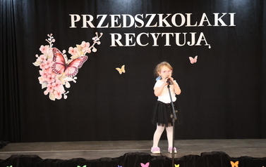 Przedszkolaki recytują 9