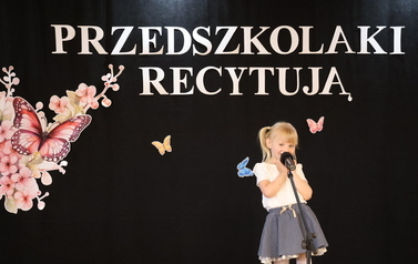 Przedszkolaki recytują 12