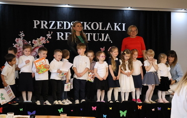 Przedszkolaki recytują 29