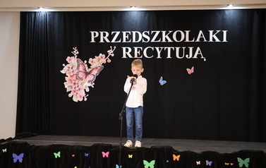 Przedszkolaki recytują 38