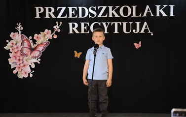Przedszkolaki recytują 50