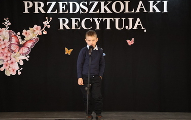 Przedszkolaki recytują 52