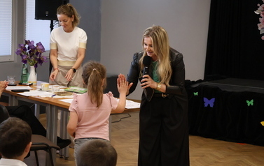 Przedszkolaki recytują 60