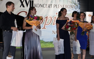 &bdquo;W rytmie walca&rdquo; mimo burzy &ndash; niezapomniany wiecz&oacute;r z Chopinem nad Bugiem 38