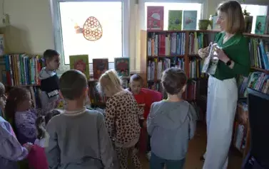 Przedszkolaki świętują Dzień Książki w bibliotece 5