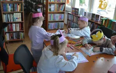 Przedszkolaki świętują Dzień Książki w bibliotece 14