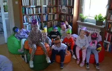 Przedszkolaki świętują Dzień Książki w bibliotece 15