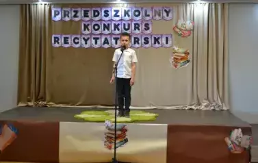 Przedszkolaki recytują 6