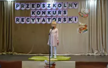 Przedszkolaki recytują 20