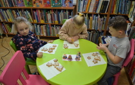 Wigilijna opowieść i świąteczne dekoracje 13