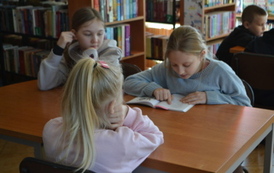 Alicja w Krainie Czar&oacute;w &ndash; herbatka u Kapelusznika 10