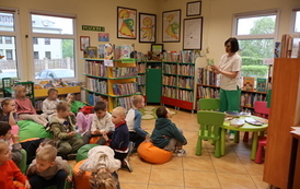 Przedszkolaki z wizytą w bibliotece 15