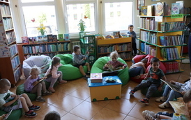 Pszcz&oacute;łki z wizytą w bibliotece 6