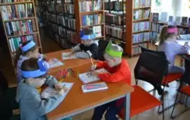 Przedszkolaki świętują Dzień Książki w bibliotece 11