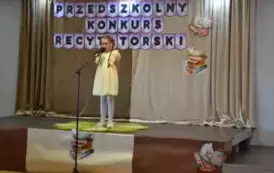 Przedszkolaki recytują 9