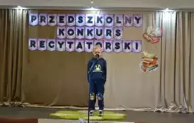 Przedszkolaki recytują 16